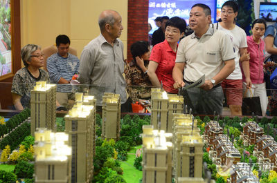 假日楼市房展会开幕 楼市新政提升看房购房热情_新华网上海频道_图片
